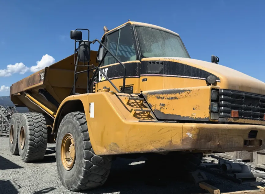 2005 CAT 735 Equipment