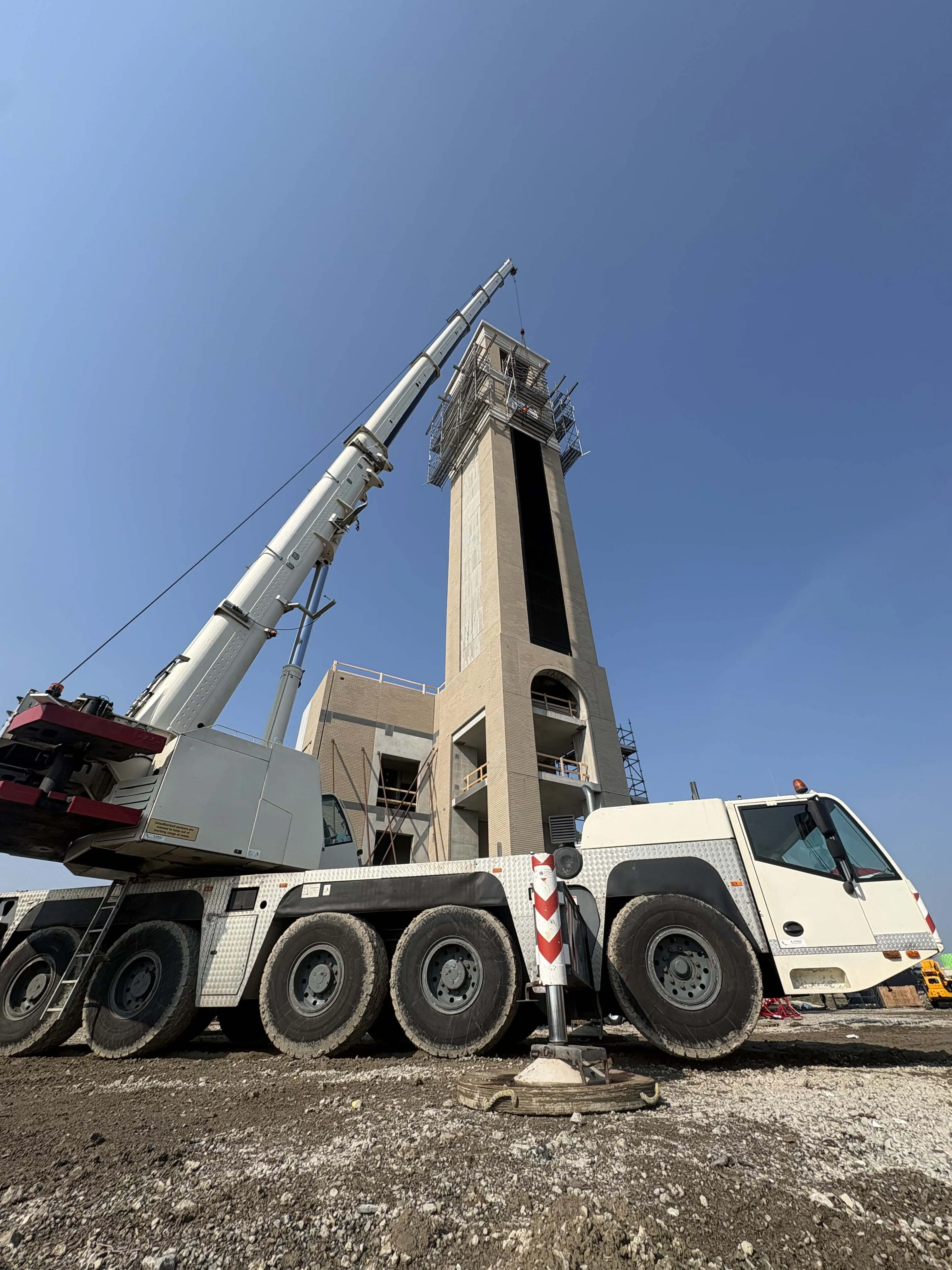 2008 DEMAG AC140 Crane